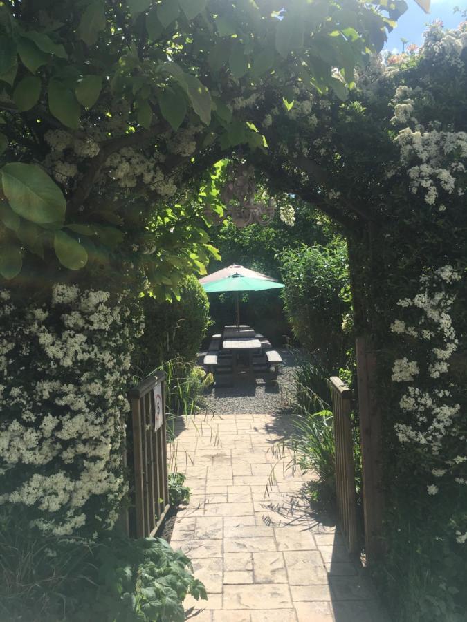 The Hawthornes Licensed Guest House Knottingly Exterior photo